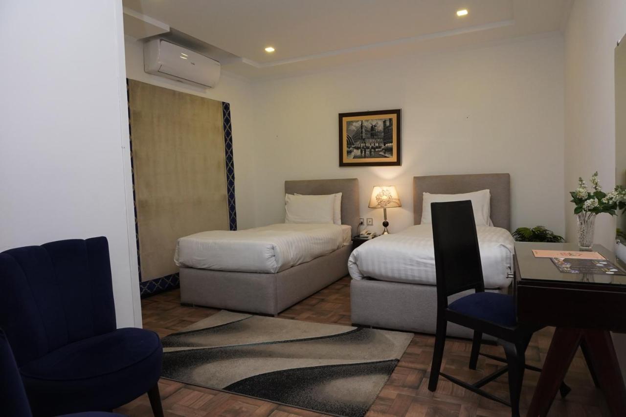 Hotel Oban Lahore Exteriör bild