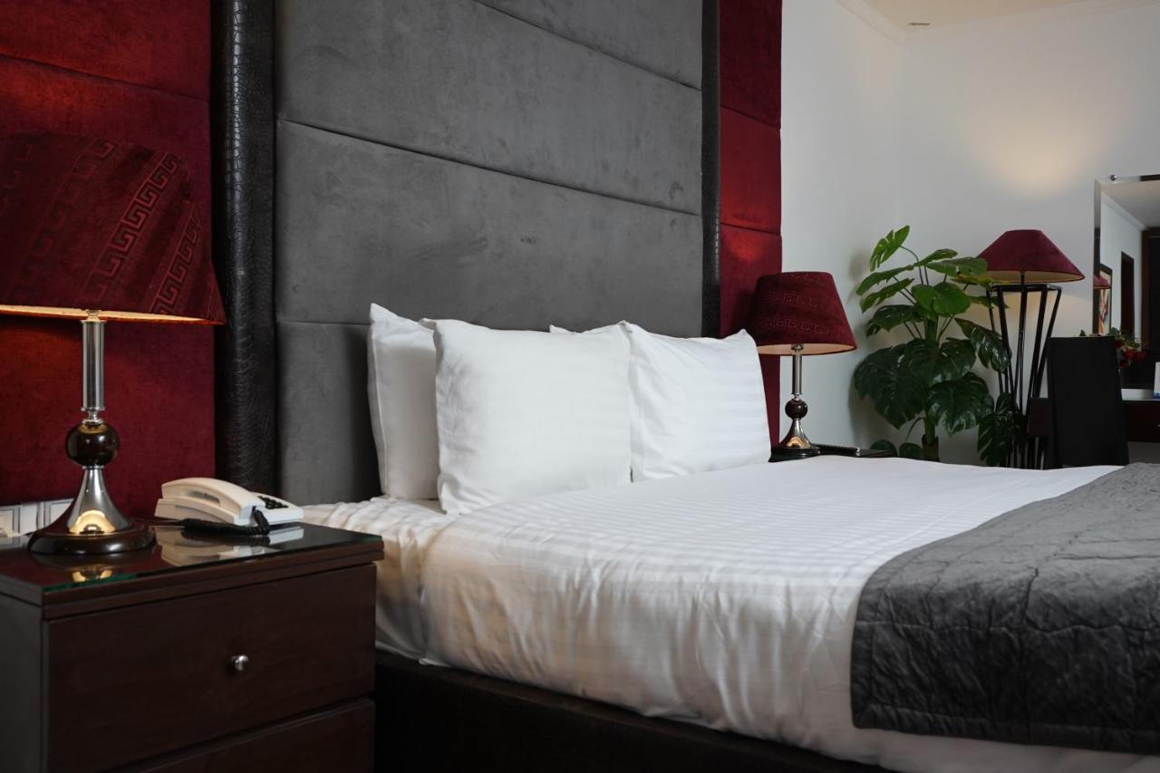 Hotel Oban Lahore Exteriör bild