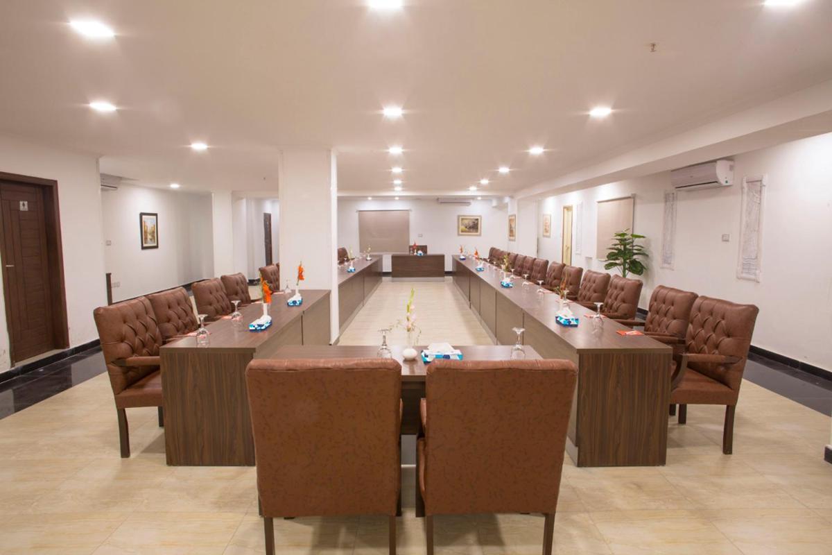 Hotel Oban Lahore Exteriör bild