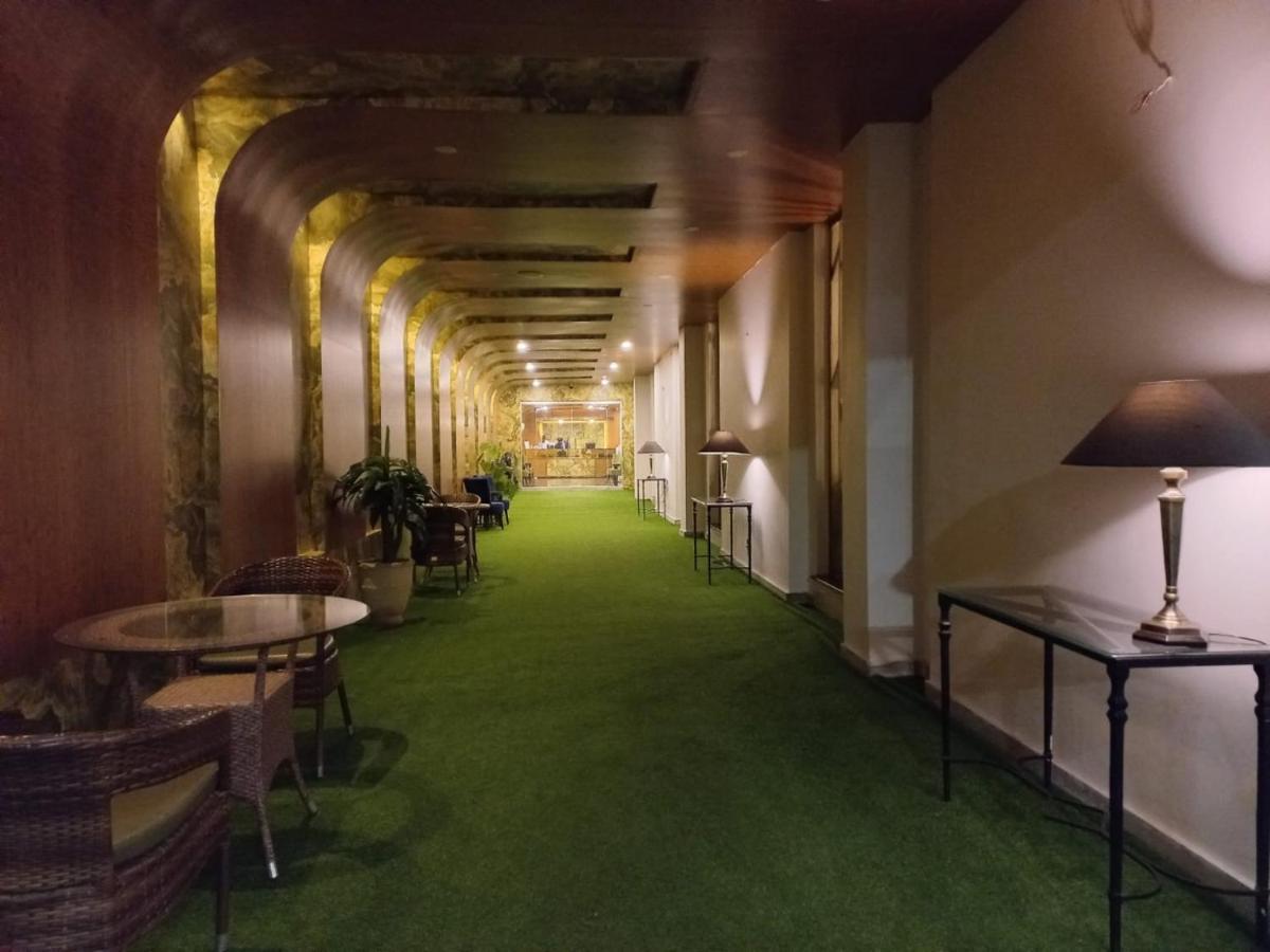 Hotel Oban Lahore Exteriör bild