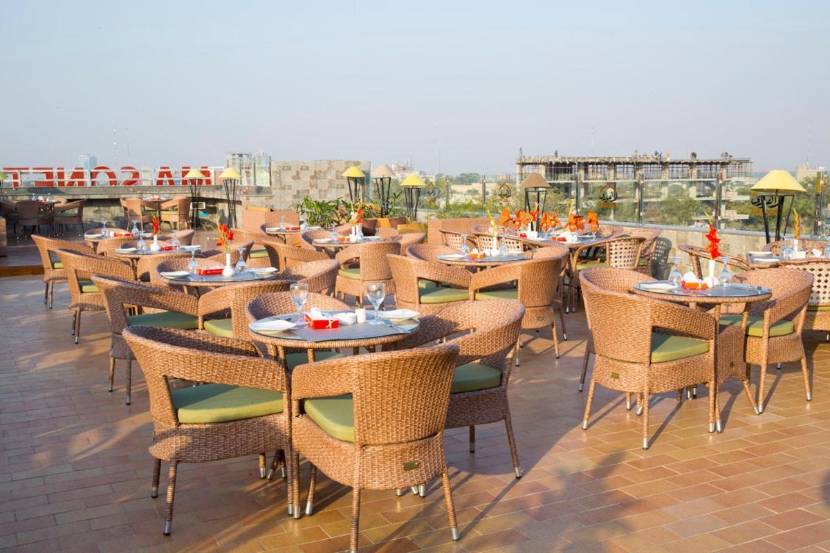 Hotel Oban Lahore Exteriör bild