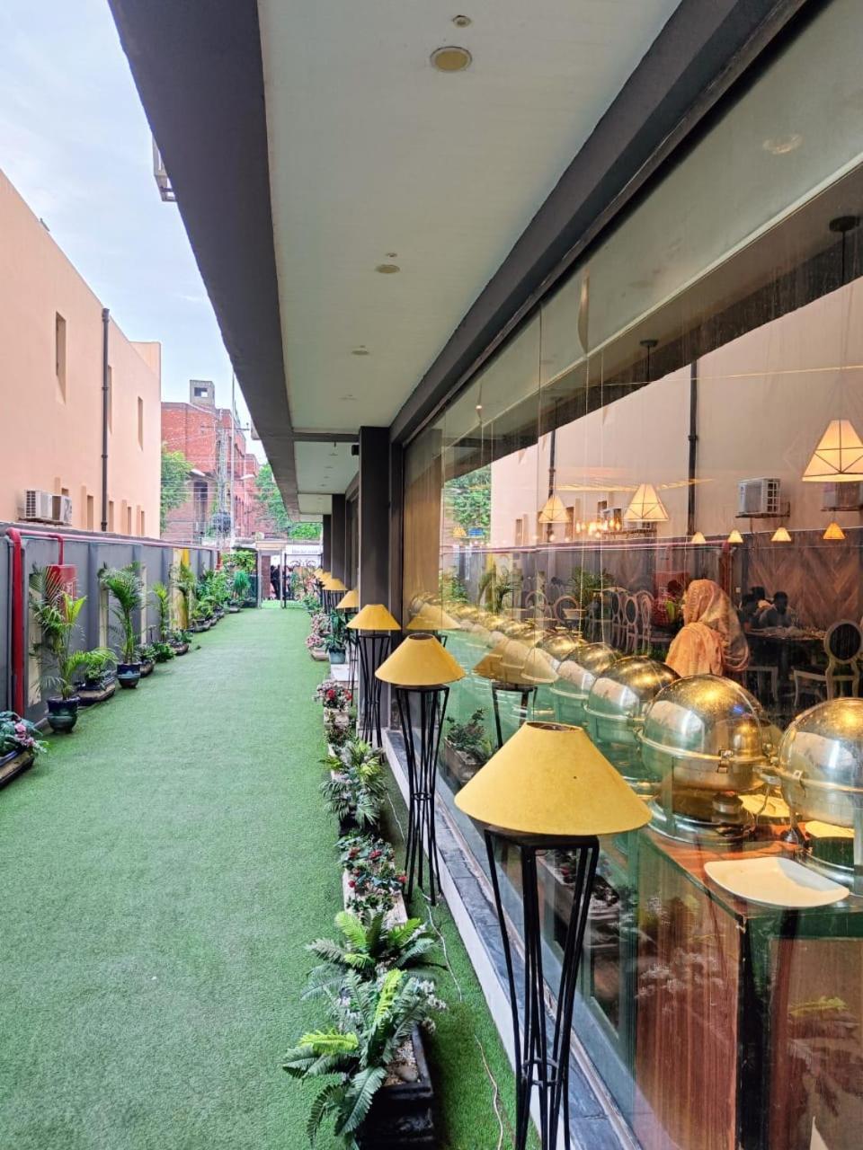Hotel Oban Lahore Exteriör bild