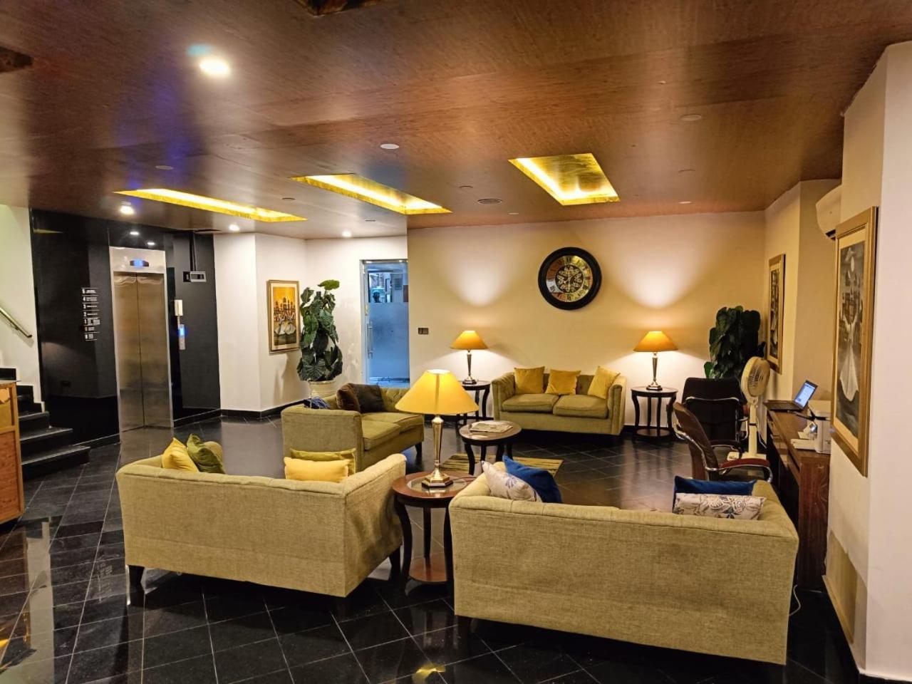 Hotel Oban Lahore Exteriör bild