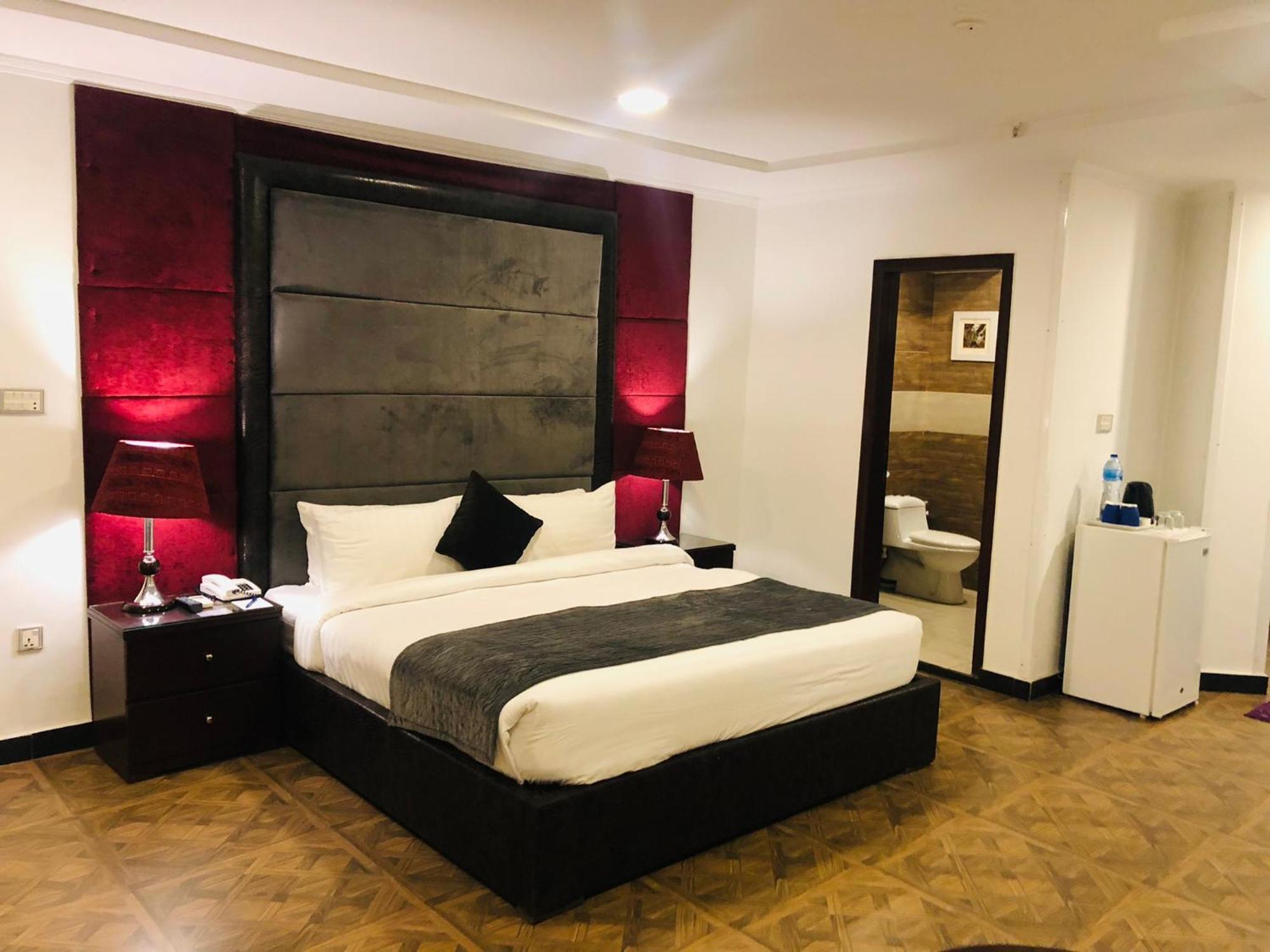 Hotel Oban Lahore Exteriör bild