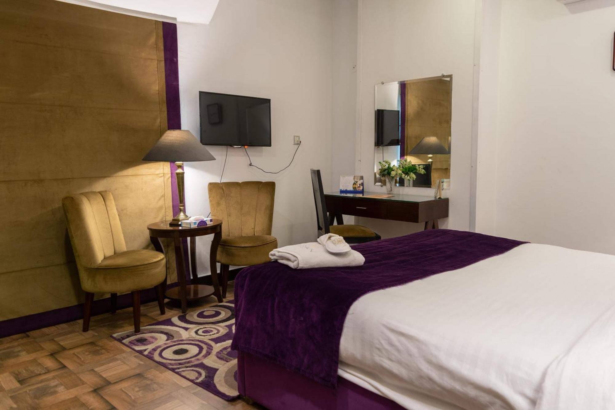 Hotel Oban Lahore Exteriör bild